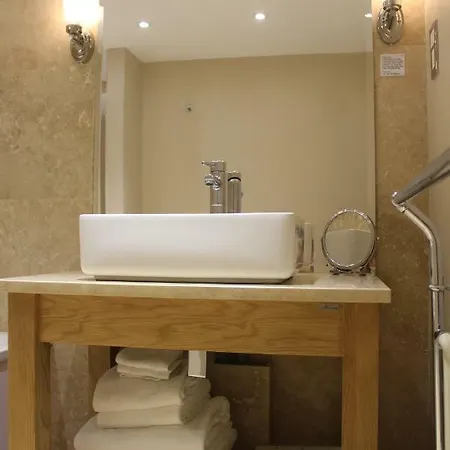 Mallyan Spout Hotel Hotel