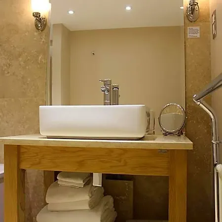 Mallyan Spout Hotel
